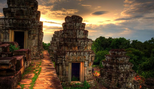 Sunset at Phnom Bakheng Temple